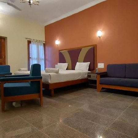 Kanthi Resorts Badami Bāgalkot Exteriör bild
