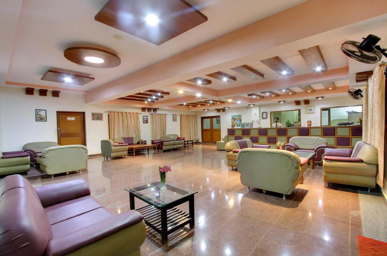 Kanthi Resorts Badami Bāgalkot Exteriör bild