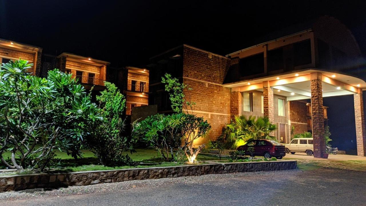 Kanthi Resorts Badami Bāgalkot Exteriör bild