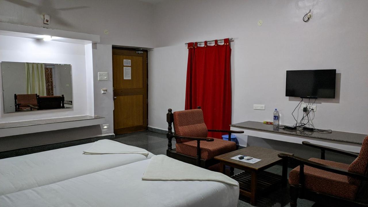 Kanthi Resorts Badami Bāgalkot Exteriör bild