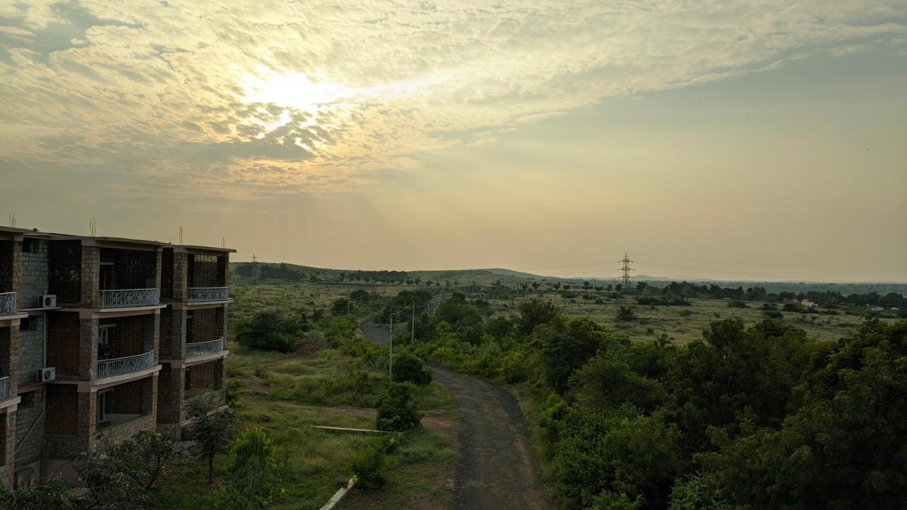 Kanthi Resorts Badami Bāgalkot Exteriör bild