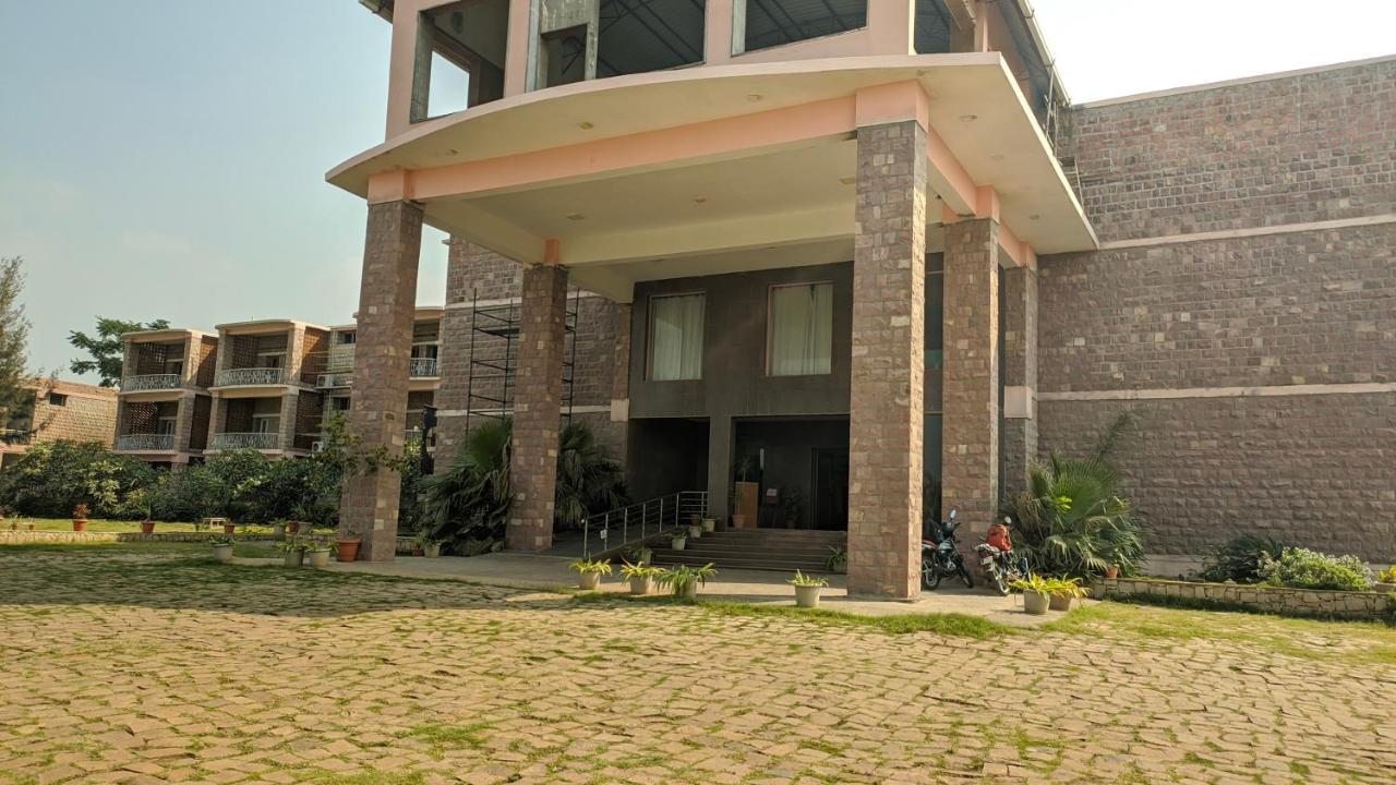 Kanthi Resorts Badami Bāgalkot Exteriör bild