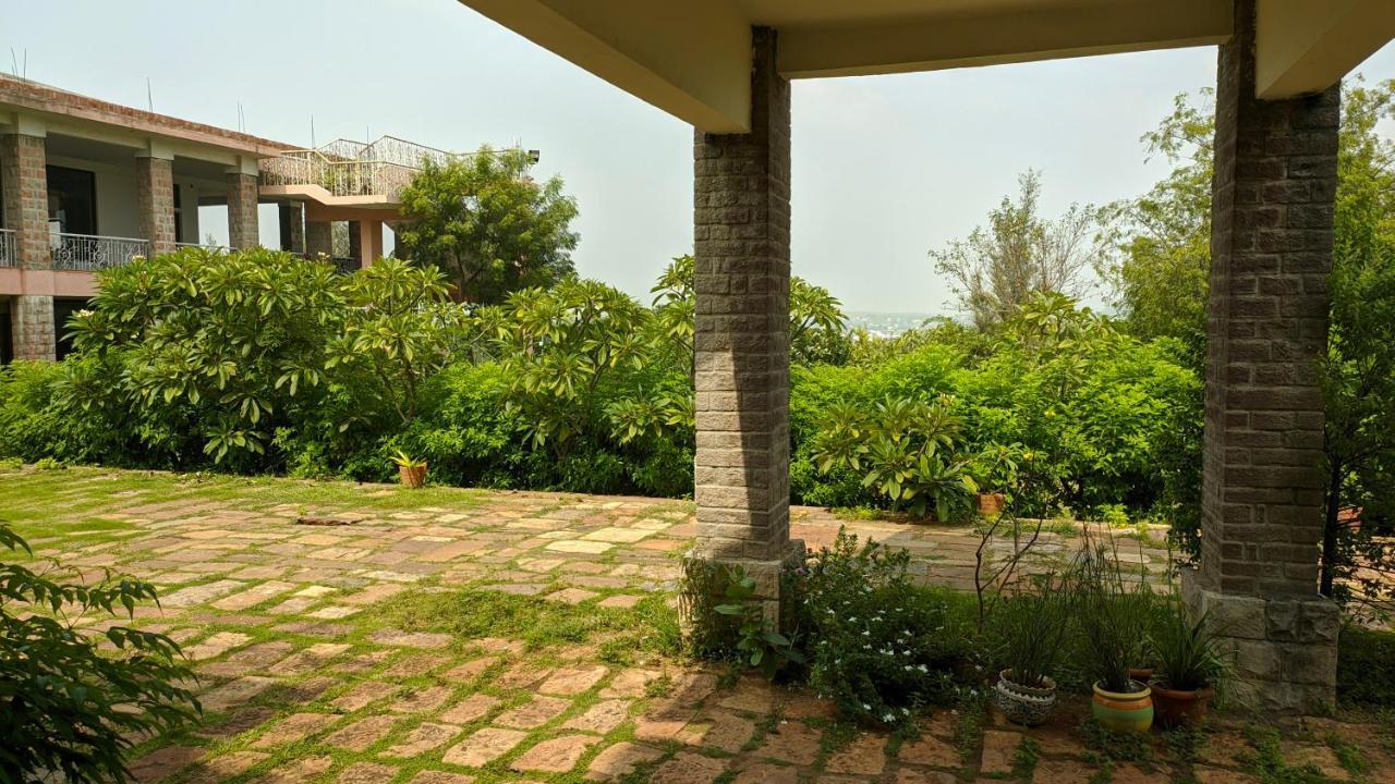 Kanthi Resorts Badami Bāgalkot Exteriör bild