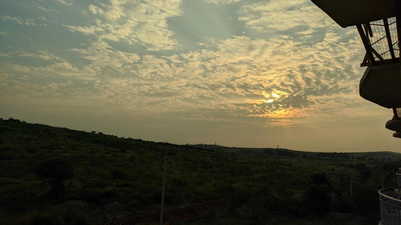 Kanthi Resorts Badami Bāgalkot Exteriör bild