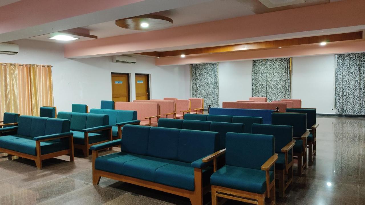 Kanthi Resorts Badami Bāgalkot Exteriör bild