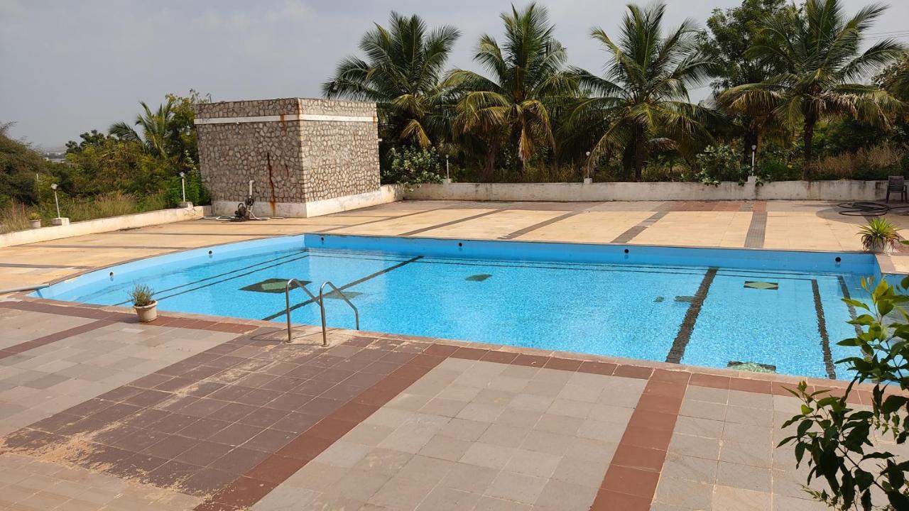 Kanthi Resorts Badami Bāgalkot Exteriör bild