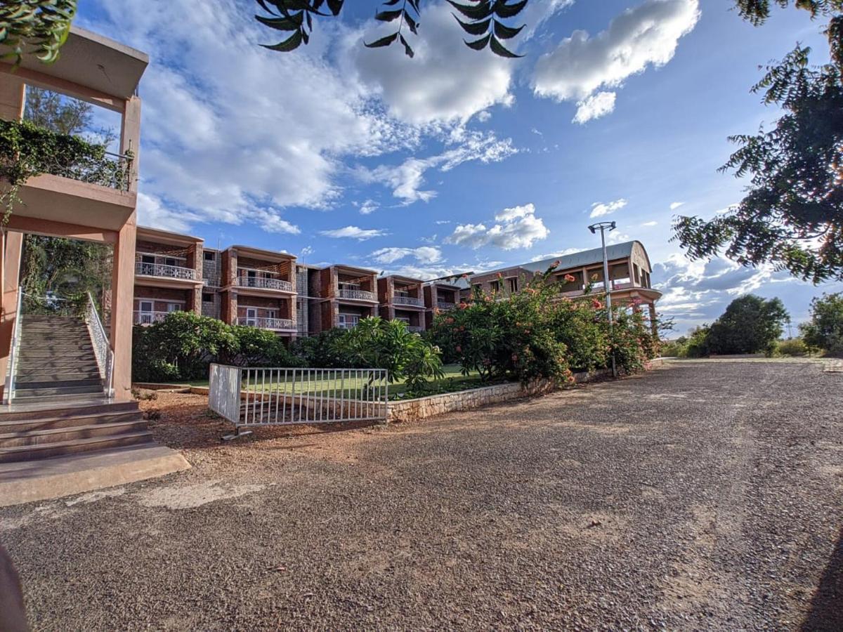 Kanthi Resorts Badami Bāgalkot Exteriör bild
