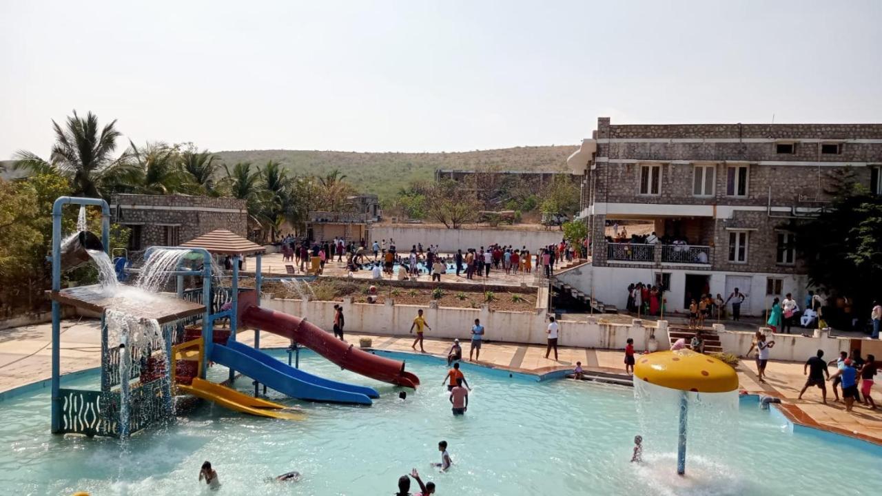 Kanthi Resorts Badami Bāgalkot Exteriör bild